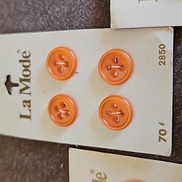 3/$30 VTG LA MODE Peach Acrylic Four Hole Buttons 7/8" and 5/8" - Picture 3 of 6